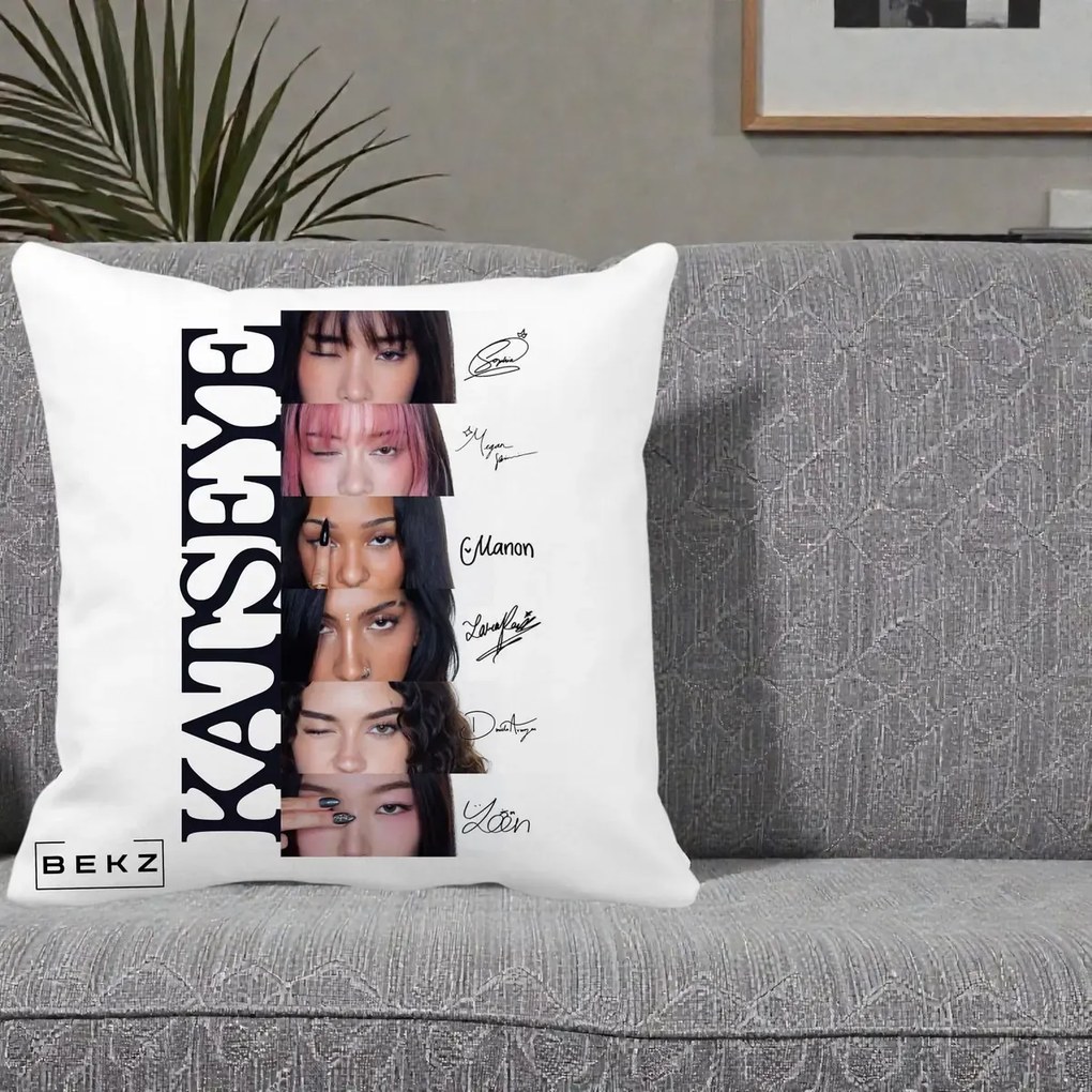 Perna Personalizata K-pop KATSEYE Semnaturi Membre Foto, 40x40 cm, Alba Mata, Husa Detasabila, Perna Inclusa, BEKZ®