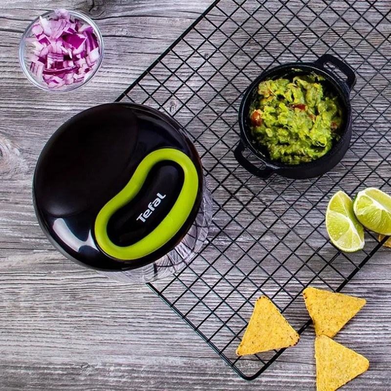 Tocator manual cu funie,Tefal K1320404 0,9 L, Mecanism automat de retragere a funiei, 2 lame otel, blocare capac, negru/verde