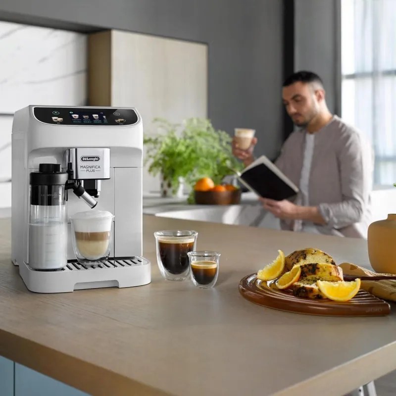 Espressor automat DeLonghi Magnifica PLUS ECAM 320.60.W, 1450W, 15 bar, 1.8l, 15 programe, 13 trepte de macinare, Ecran tactil TFT, LatteCrema Hot, Boabe de cafea, Alb