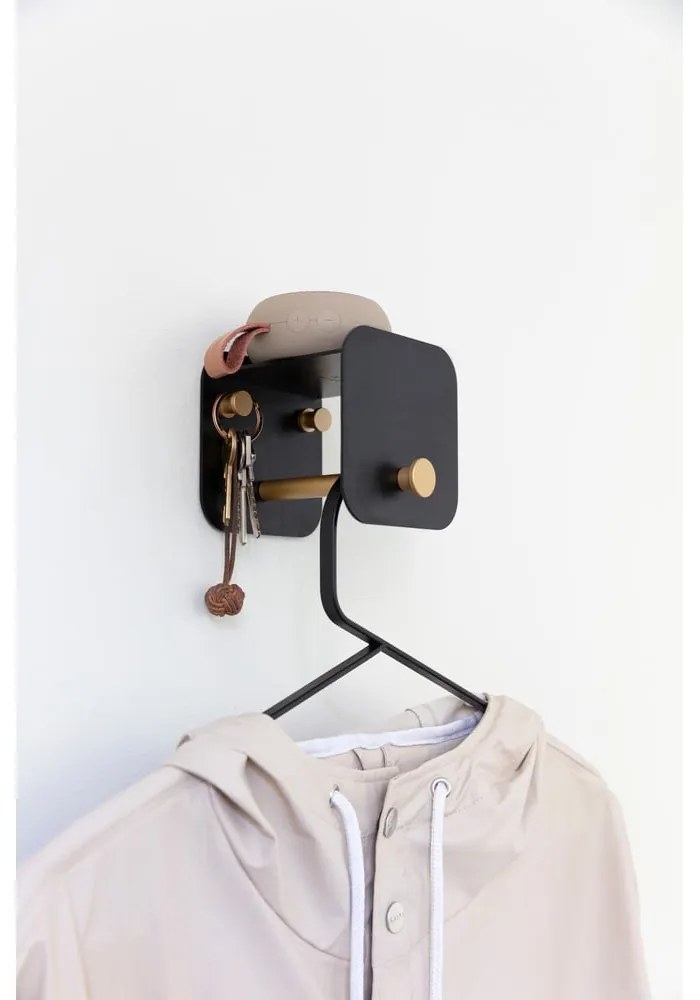 Cuier de perete negru cu raft din metal Hang in There – UMAGE