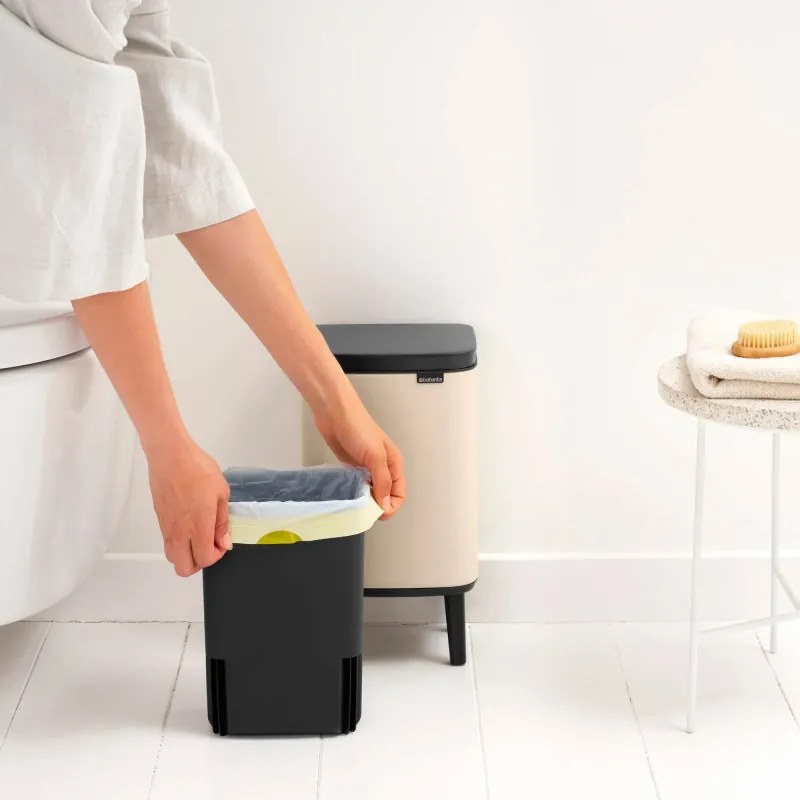 Cos de gunoi Brabantia Bo Small Hi 1010460, 4 l, Deschidere lina si silentioasa, Baza antiderapanta, Bej