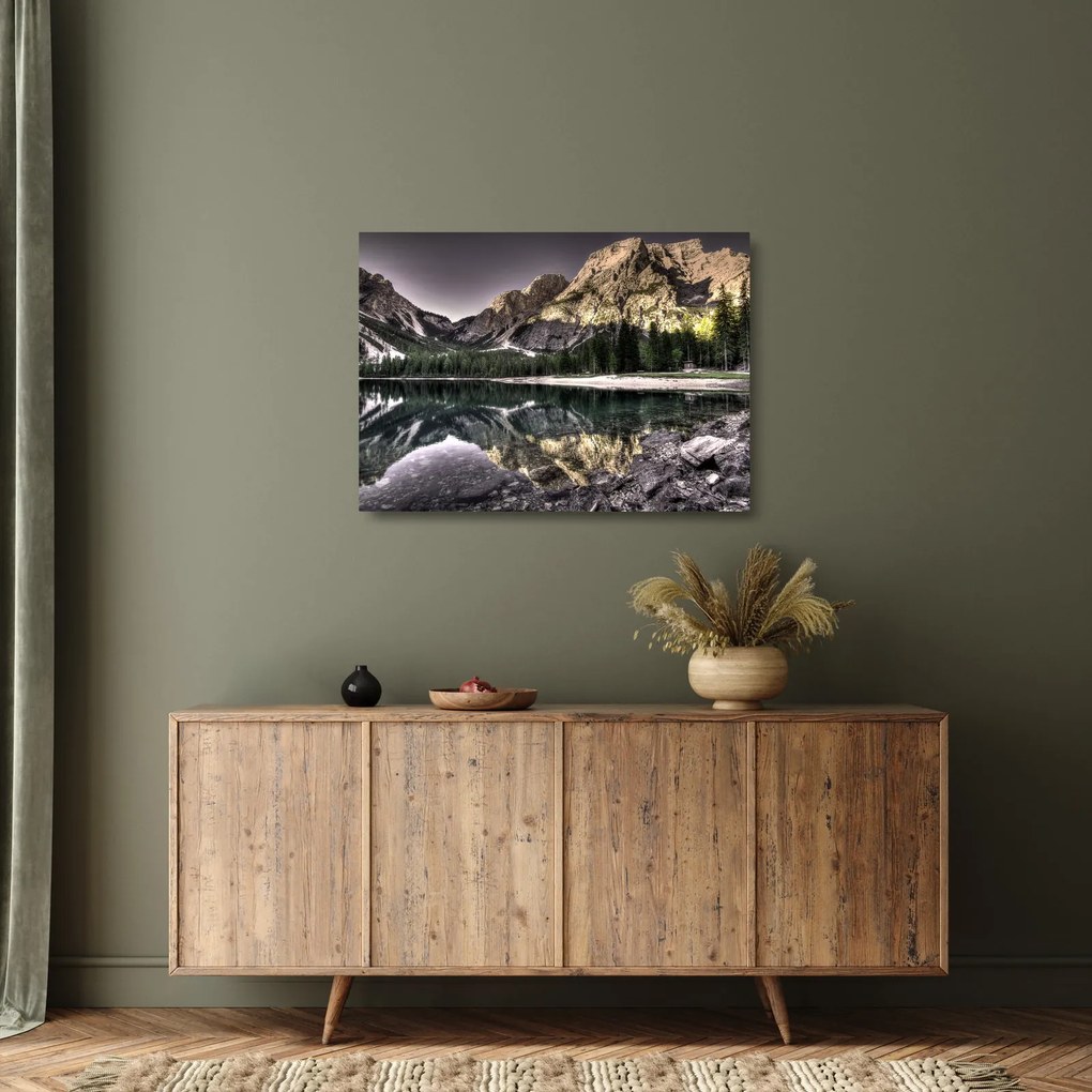 Tablou pe sticlă cu lac montan (70x50 cm)