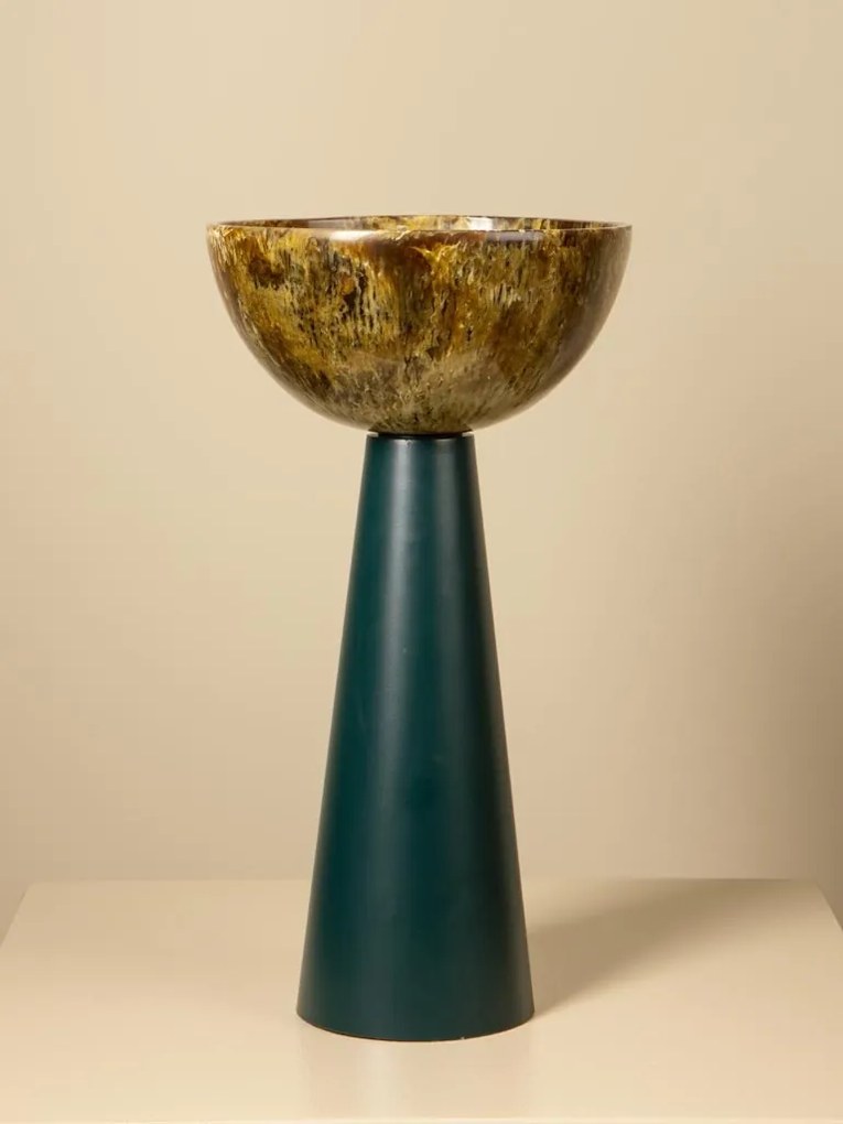 Lampă de masă din rășină maro cu structură din metal kaki, abajur în formă de cupă, finisaj lucios, 35×23 cm, „Toralia"
