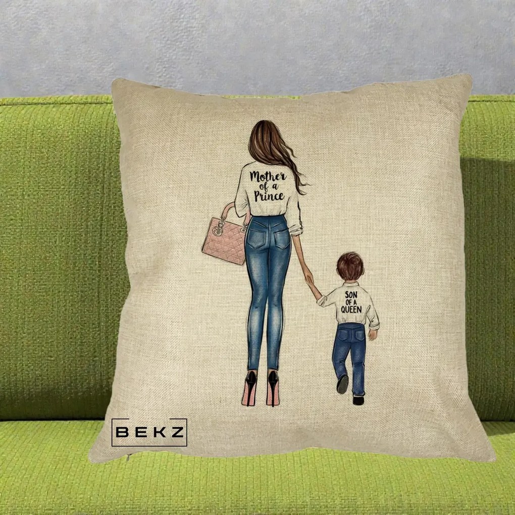Cadou pentru Mama - Perna Personalizata Patrata Mother of a Prince, 40x40 cm, Crem, Husa Detasabila, Perna Inclusa, BEKZ®