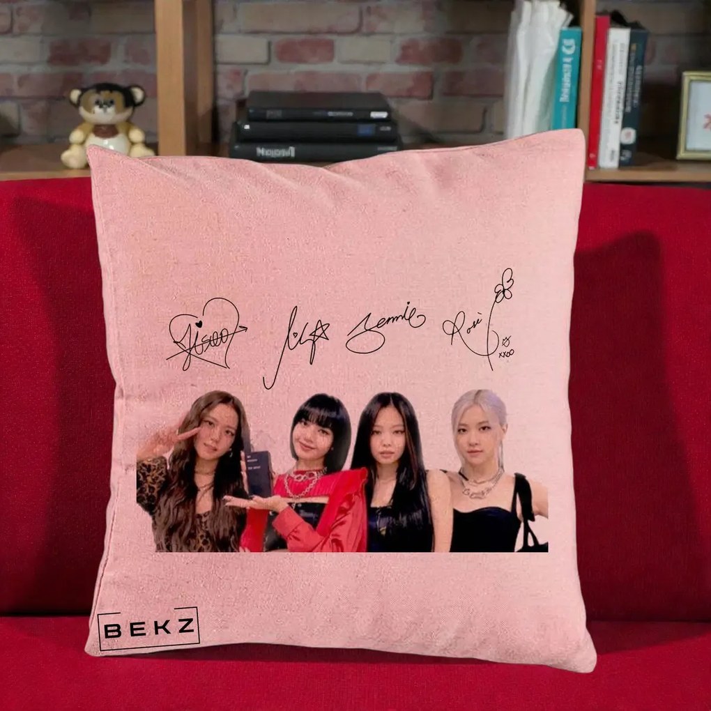 Perna Personalizata K-pop BLACKPINK Semnaturi, 40x40 cm, Roz, Husa Detasabila, Perna Inclusa, BEKZ®