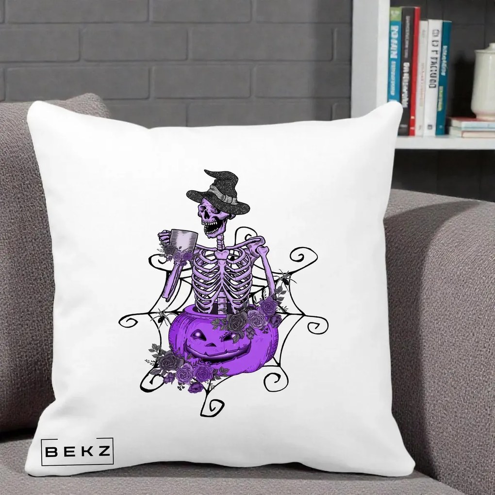 Perna Decorativa Schelet Vrajitor cu Dovleac Violet Halloween, 40x40 cm, Alba Mata, Husa Detasabila, Perna Inclusa, BEKZ®