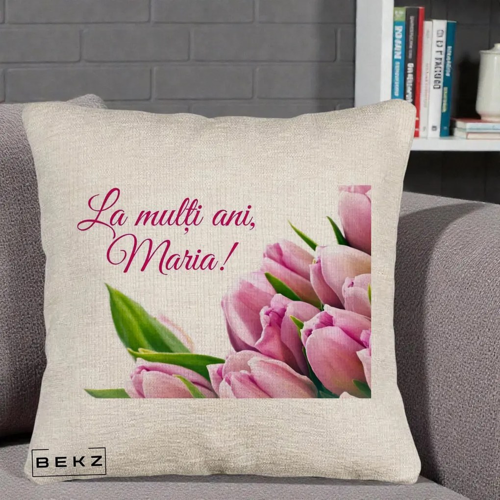 Cadou de Onomastica - Perna Personalizata La Multi Ani Maria Lalele, 40x40 cm, Bej Canapea, Husa Detasabila, Perna Inclusa, BEKZ®