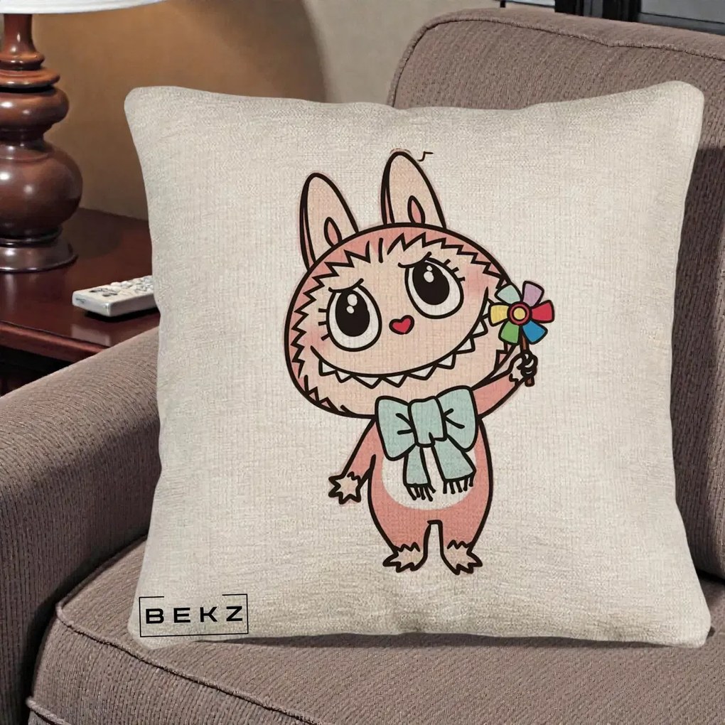 Perna Personalizata Labubu Roz cu Morisca, 40x40 cm, Bej Canapea, Husa Detasabila, Perna Inclusa, BEKZ®