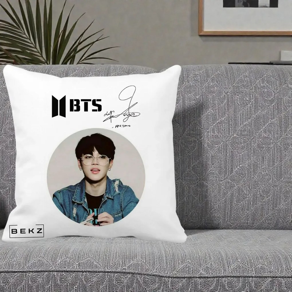 Perna Personalizata K-pop BTS Jimin Portret Cerc Autograf Geaca, 40x40 cm, Alba Mata, Husa Detasabila, Perna Inclusa, BEKZ®