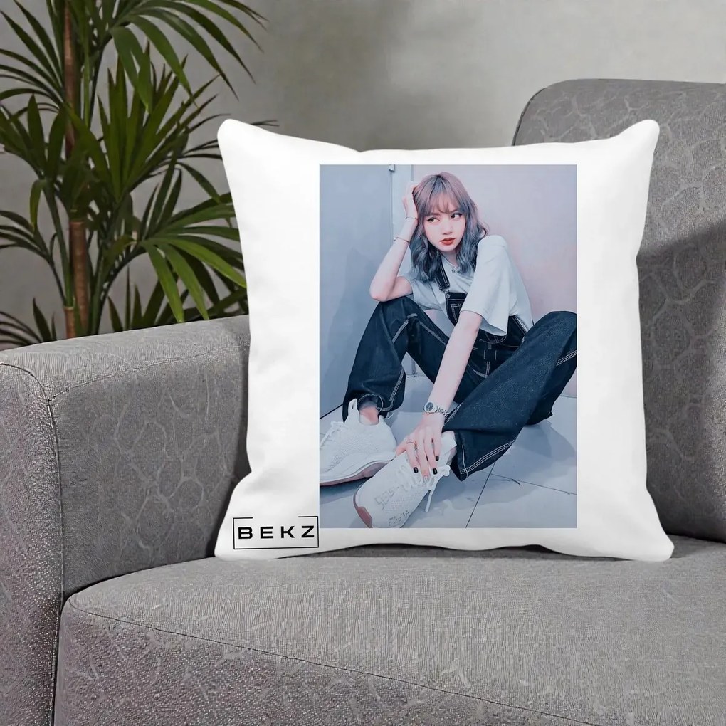 Perna Personalizata K-pop BLACKPINK Lisa, 40x40 cm, Alba Mata, Husa Detasabila, Perna Inclusa, BEKZ®