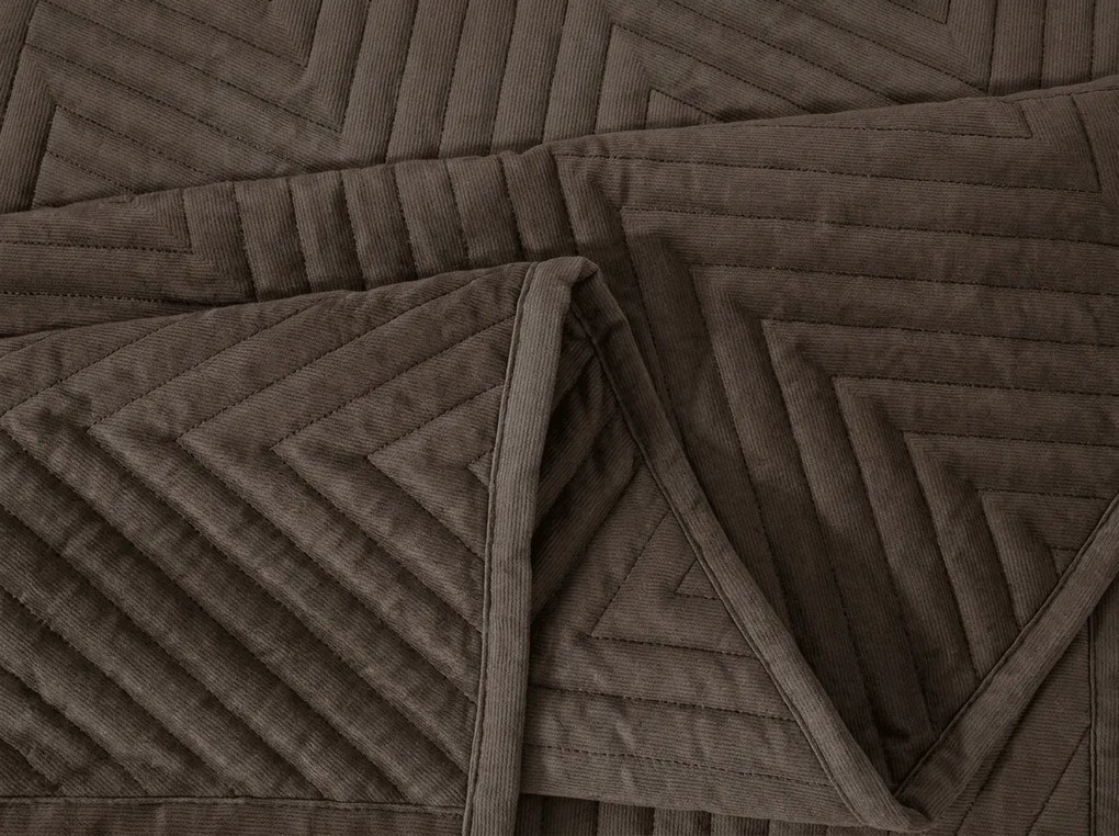 Cuvertura de pat de catifea ARROW VELVET, maro inchis Dimensiune: 170 x 210 cm