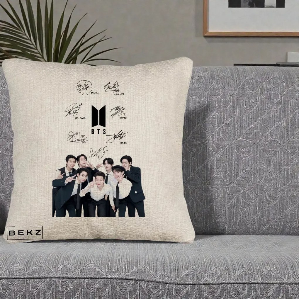 Perna Personalizata K-pop BTS Autografe Toti Membrii cu Fotografie, 40x40 cm, Bej Canapea, Husa Detasabila, Perna Inclusa, BEKZ®