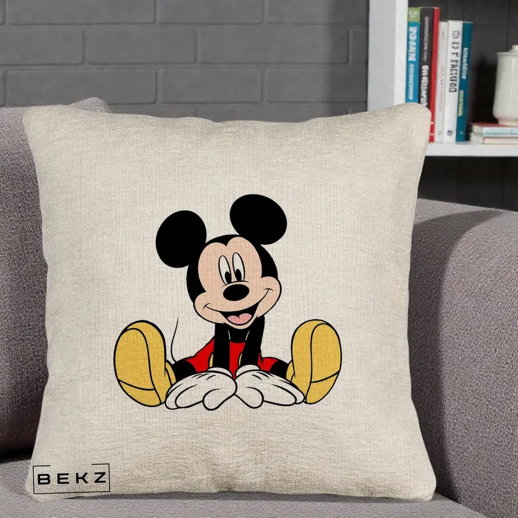 Perna Personalizata Mickey Mouse Relaxat, 40x40 cm, Bej Canapea, Husa Detasabila, Perna Inclusa, BEKZ®