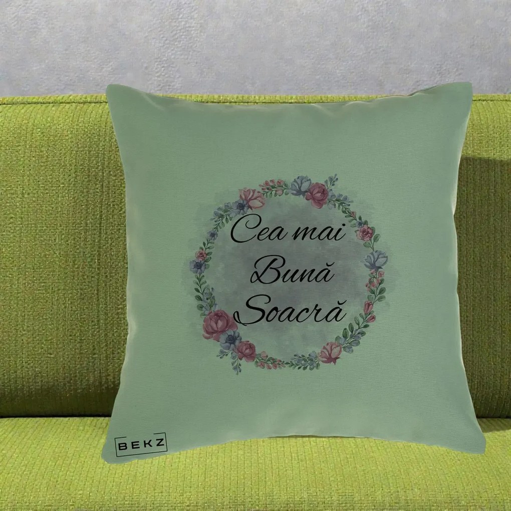 Cadou pentru Soacra - Perna Personalizata Cea mai Buna Soacra cu Coronita Flori Roz si Mov, 40x40 cm, Verde, Husa Detasabila, Perna Inclusa, BEKZ®