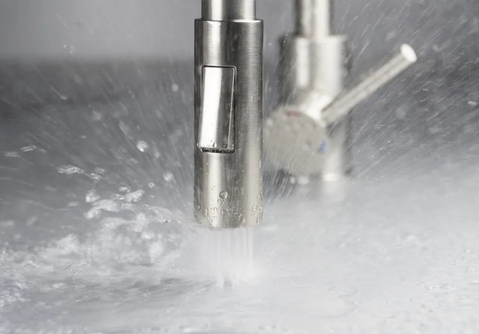 🚰 Baterie pentru bucătărie LUNO, pipă elastică, 2 funcții – Cod BOC_5740