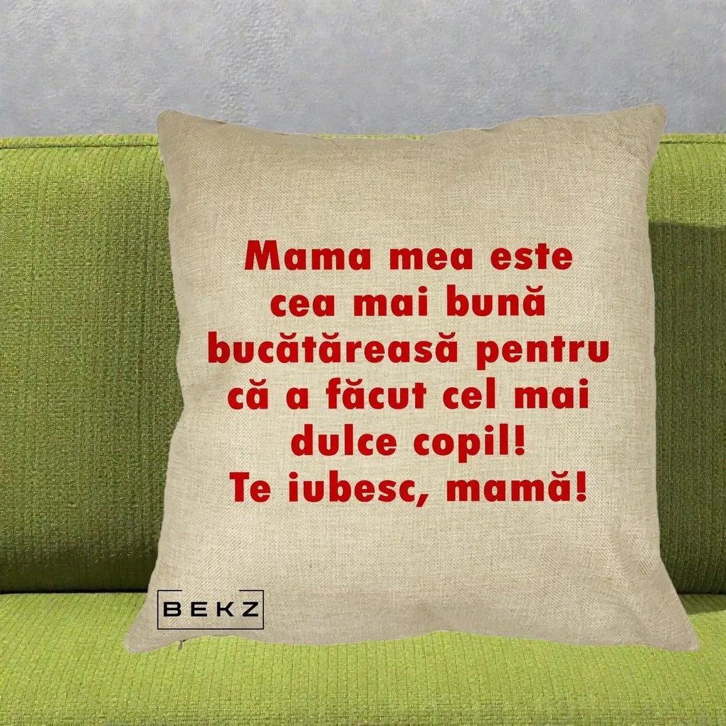 Cadou pentru Mama - Perna Personalizata Mama cea Mai Buna Bucatareasa, 40x40 cm, Crem, Husa Detasabila, Perna Inclusa, BEKZ®