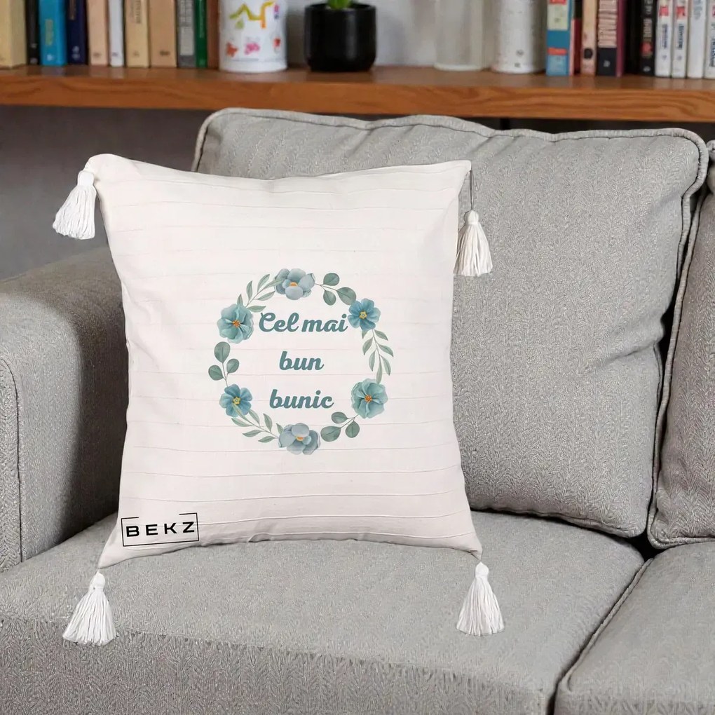 Cadou pentru Bunic - Perna Personalizata Cel Mai Bun Bunic Coronita Flori Albastre Teal, 40x40 cm, Bej cu Franjuri, Husa Detasabila, Perna Inclusa, BEKZ®