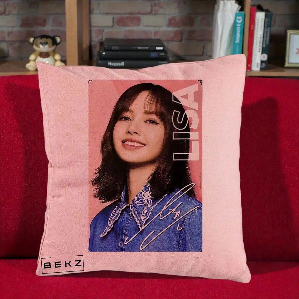 Perna Personalizata K-pop BLACKPINK Lisa cu Semnatura, 40x40 cm, Roz, Husa Detasabila, Perna Inclusa, BEKZ®
