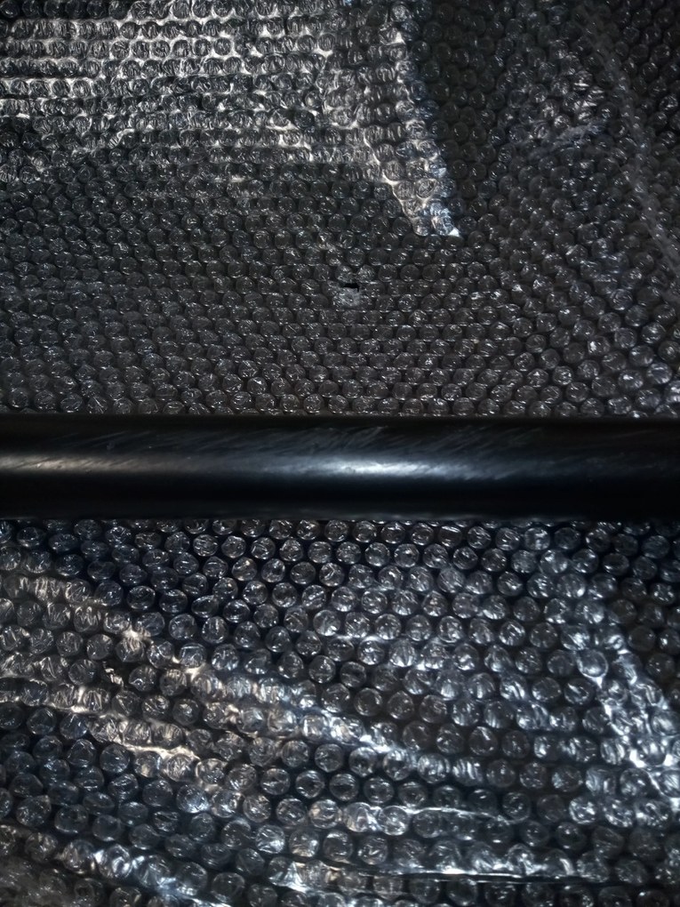 Reducere Scaun de catifea neagra COMO cu picioare negre II. calitate