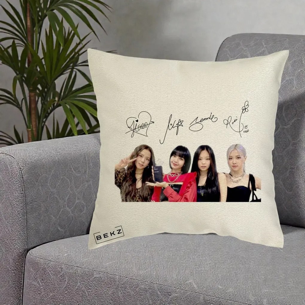 Perna Personalizata K-pop BLACKPINK Semnaturi, 40x40 cm, Ecru, Husa Detasabila, Perna Inclusa, BEKZ®