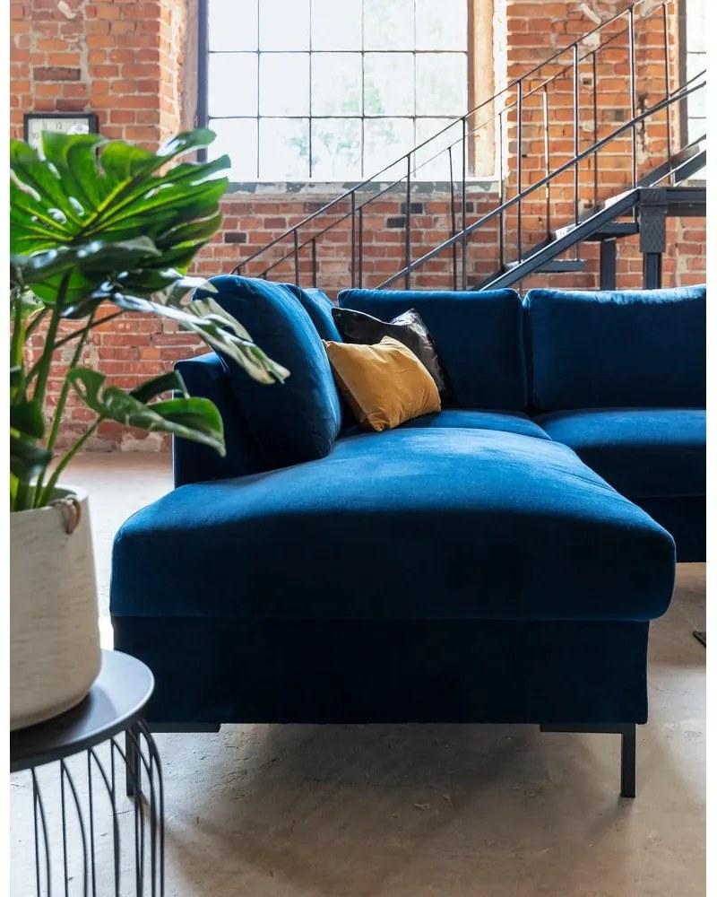 Canapea extensibilă din catifea în formă de „U” cu șezlong pe partea stângă Miuform Lofty Lilly, albastru marin
