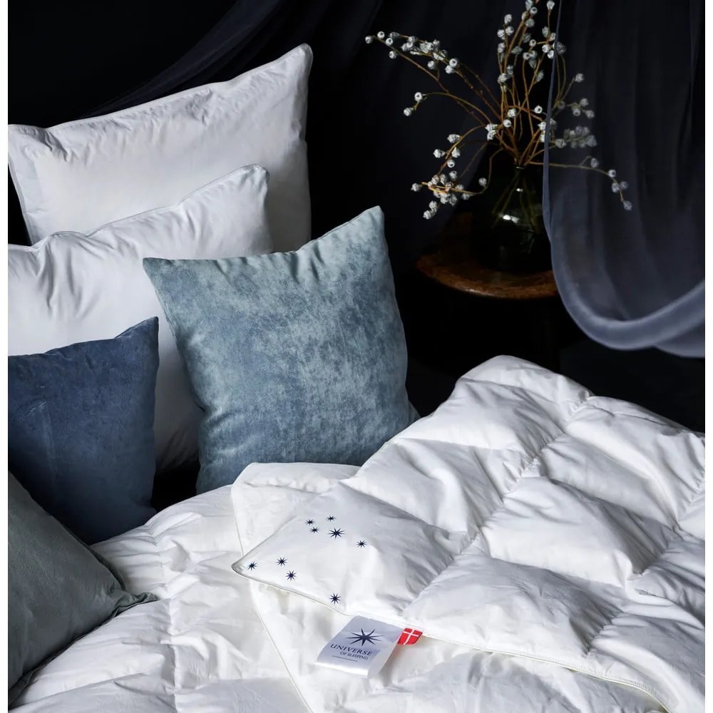 Pilotă cu umplutură de pene pentru vară 140x220 cm Capella Cool – Universe of Sleeping