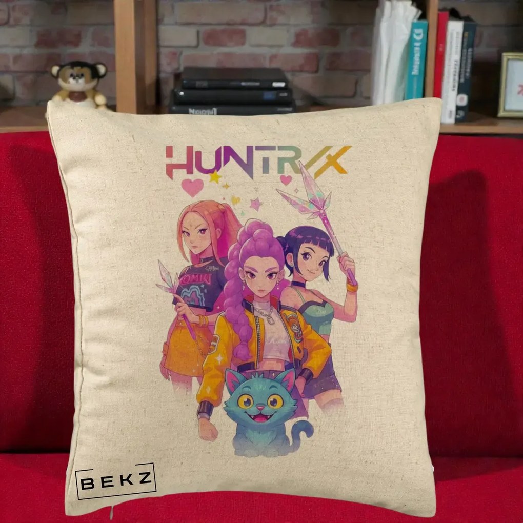 Perna Personalizata K-pop HUNTRX Trio Foto cu Pisica, 40x40 cm, Bej, Husa Detasabila, Perna Inclusa, BEKZ®