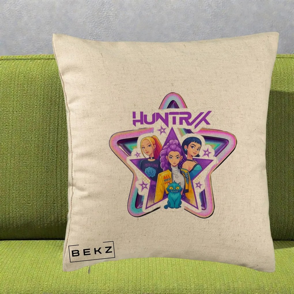 Perna Personalizata K-pop HUNTRX Trio Stea cu Pisica, 40x40 cm, Bej, Husa Detasabila, Perna Inclusa, BEKZ®
