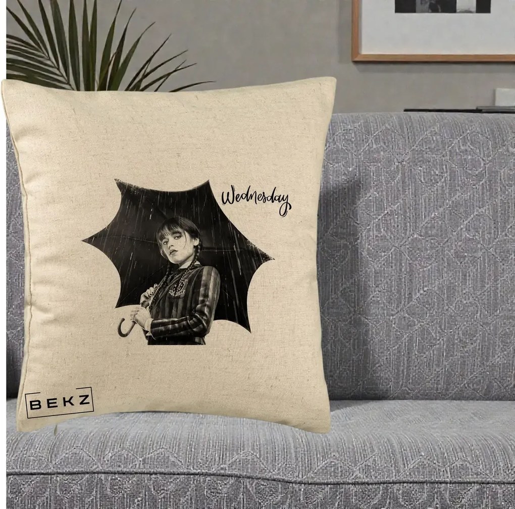 Perna Personalizata Wednesday Addams cu Umbrela Foto, 40x40 cm, Bej, Husa Detasabila, Perna Inclusa, BEKZ®