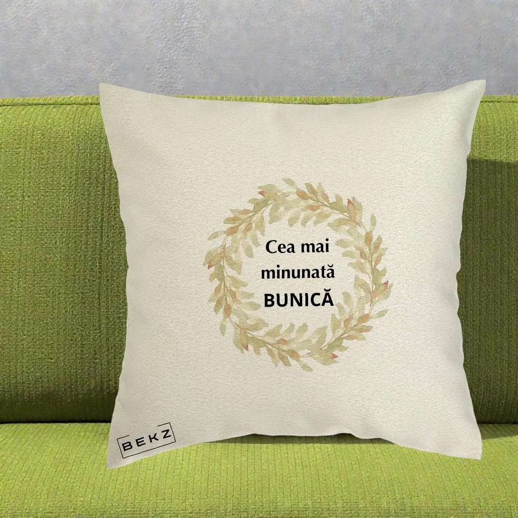 Cadou pentru Bunica - Perna Personalizata Cea Mai Minunata Bunica Coronita Frunze Acuarela, 40x40 cm, Ecru, Husa Detasabila, Perna Inclusa, BEKZ®