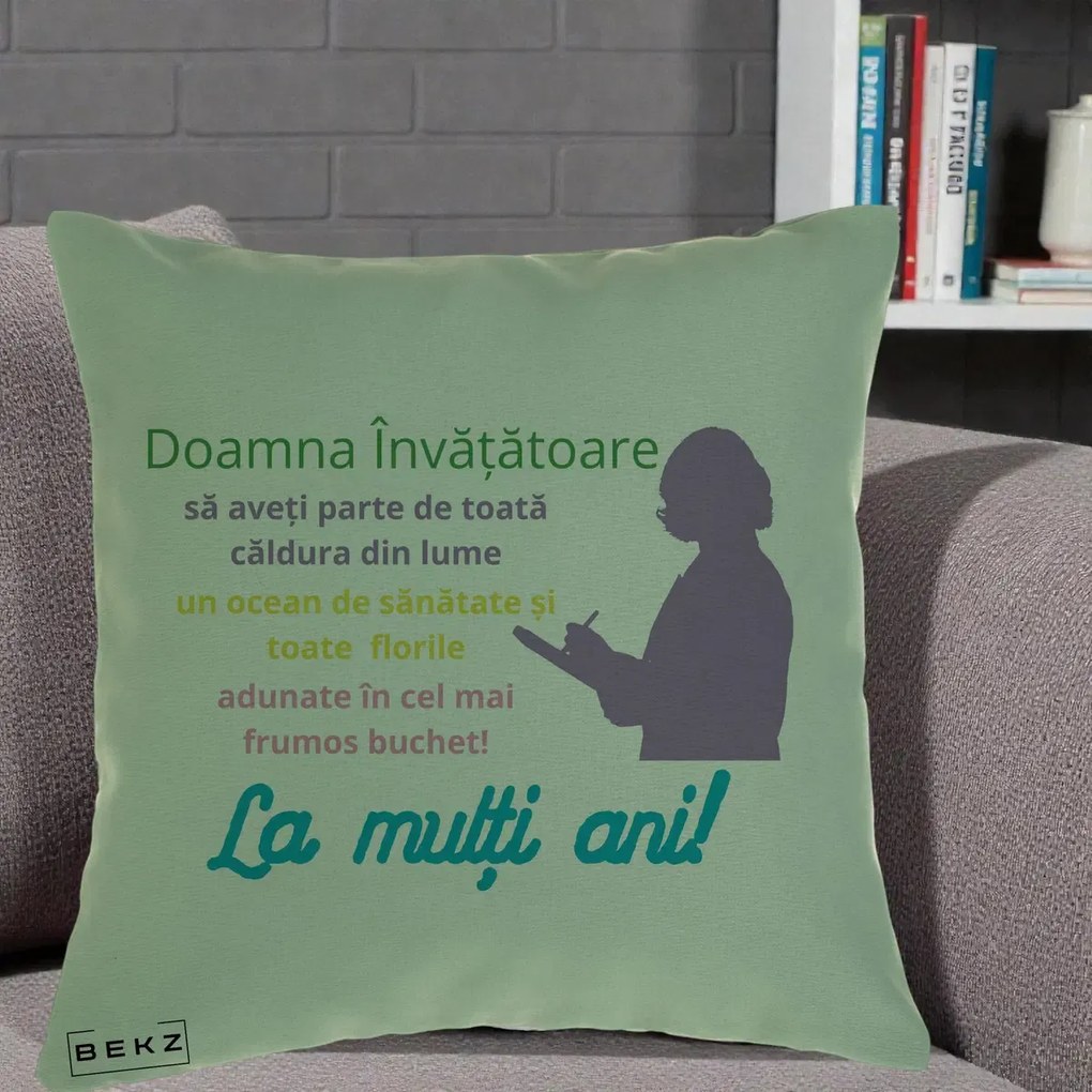 Perna personalizata invatatoare: Doamna invatatoare, La multi ani, 40x40 cm cu Umplutura, Verde, BEKZ