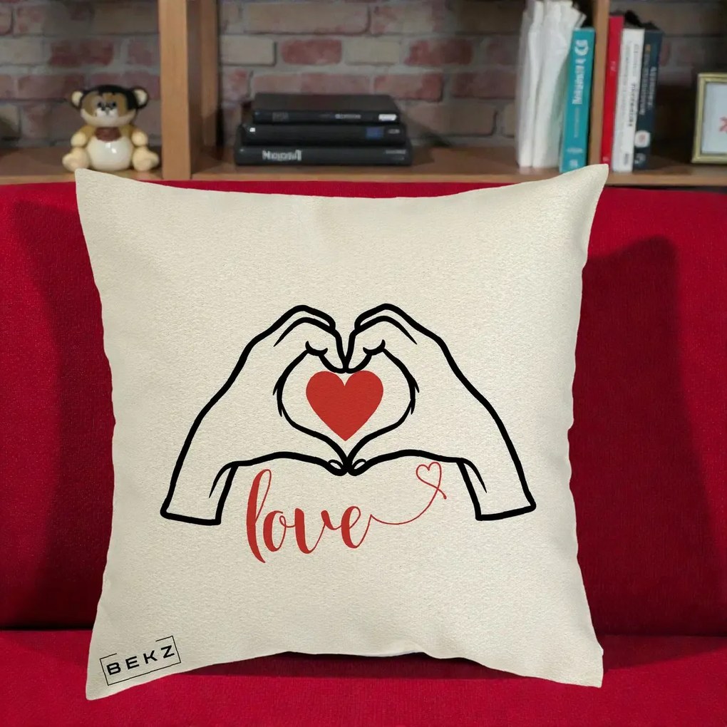 Perna Decorativa Love Maini Inima cu Inscriptie Love Rosu, 40x40 cm, Ecru, Husa Detasabila, Perna Inclusa, BEKZ®