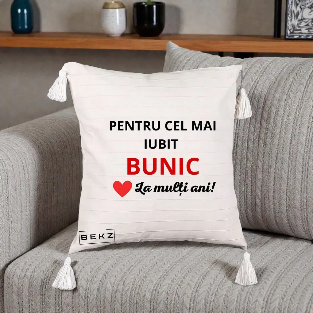 Cadou pentru Bunic - Perna Personalizata Pentru Cel Mai Iubit Bunic La Multi Ani Rosu, 40x40 cm, Bej cu Franjuri, Husa Detasabila, Perna Inclusa, BEKZ®