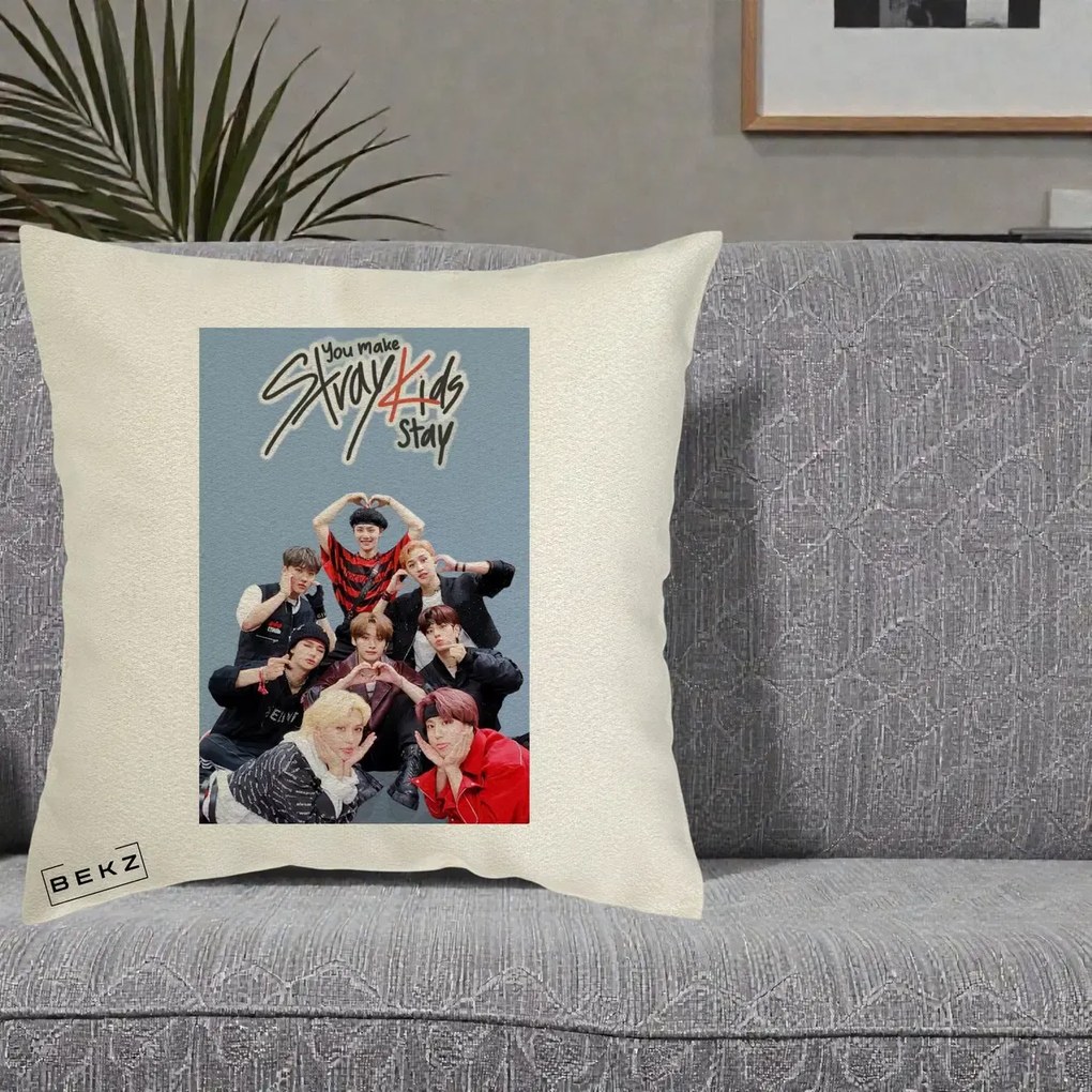 Perna Personalizata K-pop Stray Kids You Make Stray Kids Stay cu Foto Grup, 40x40 cm, Ecru, Husa Detasabila, Perna Inclusa, BEKZ®
