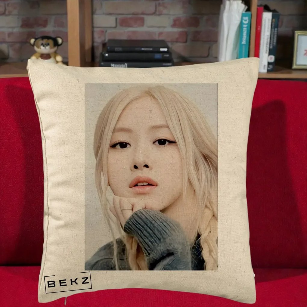 Perna Personalizata K-pop BLACKPINK Rose cu Jucarie de Plus, 40x40 cm, Bej, Husa Detasabila, Perna Inclusa, BEKZ®