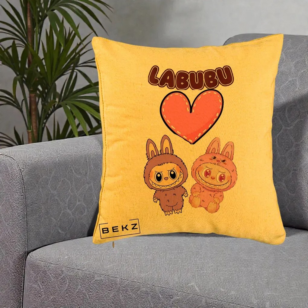 Perna Personalizata Labubu Cuplu Inima, 40x40 cm, Galben, Husa Detasabila, Perna Inclusa, BEKZ®