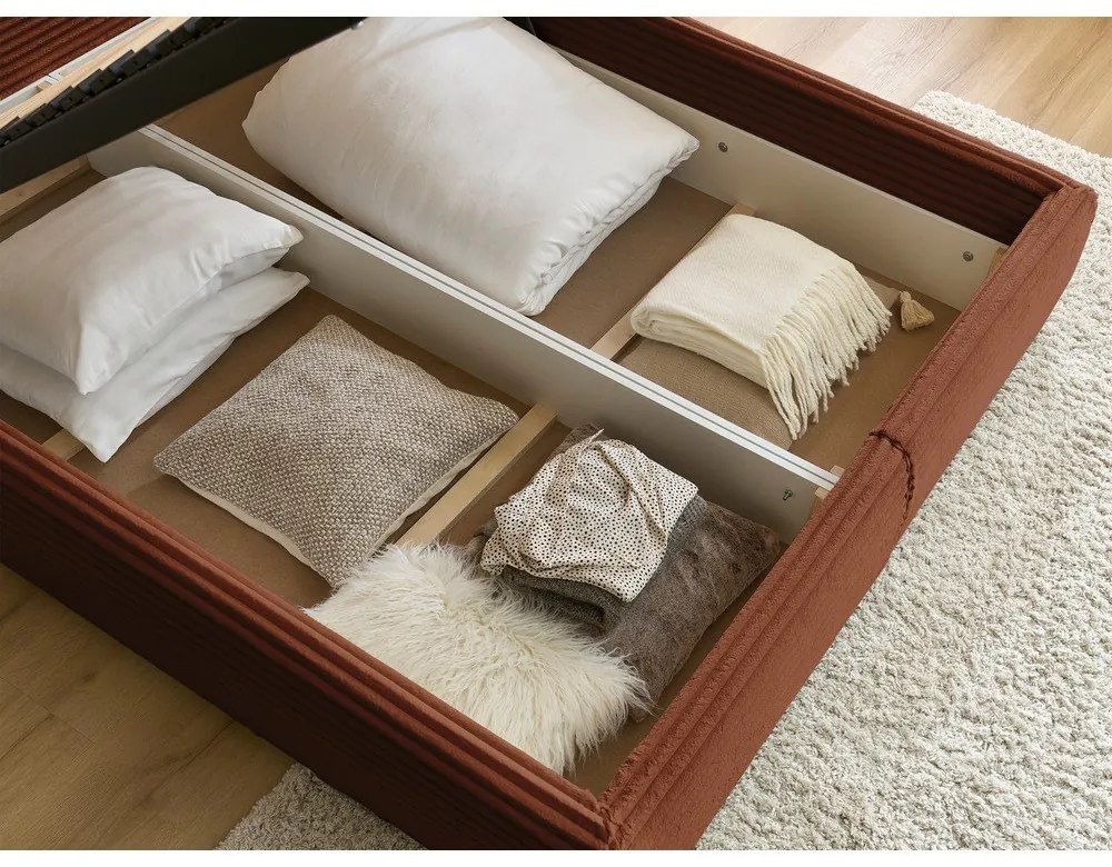 Pat matrimonial cărămiziu tapițat cu spațiu de depozitare cu somieră 180x200 cm Jade – Bobochic Paris