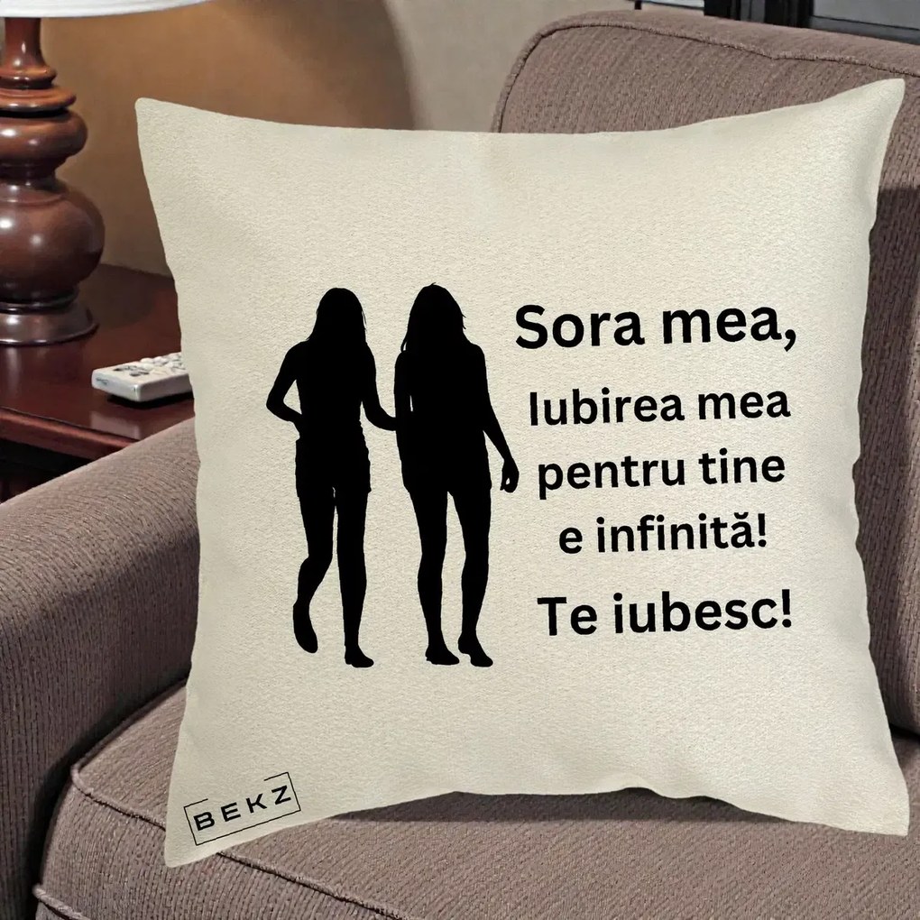 Cadou pentru Sora - Perna Personalizata Sora Mea Te Iubesc Siluete Negre Tinand Maini, 40x40 cm, Ecru, Husa Detasabila, Perna Inclusa, BEKZ®