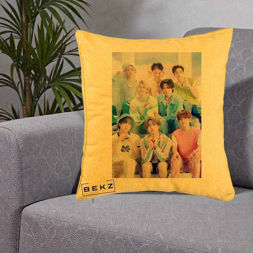 Perna Personalizata K-Pop Grup Foto Pasteluri cu 8 Artisti, 40x40 cm, Galben, Husa Detasabila, Perna Inclusa, BEKZ®