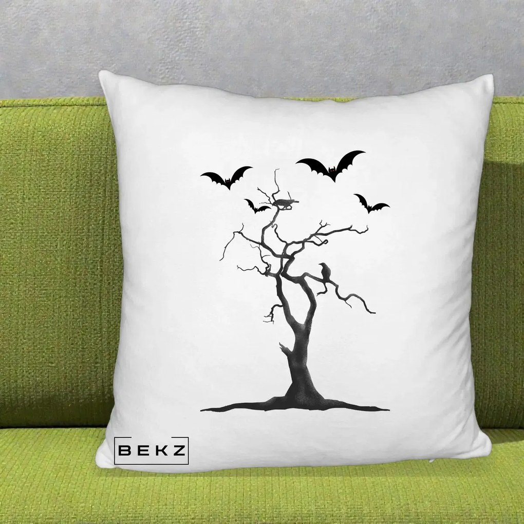 Perna Decorativa Halloween Copac cu Lilieci Alb-Negru, 40x40 cm, Alb Pufos, Husa Detasabila, Perna Inclusa, BEKZ®