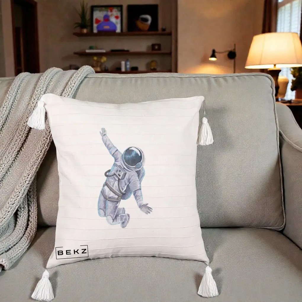 Perna Decorativa Astronaut Acuarela Zbor, 40x40 cm, Bej cu Franjuri, Husa Detasabila, Perna Inclusa, BEKZ®