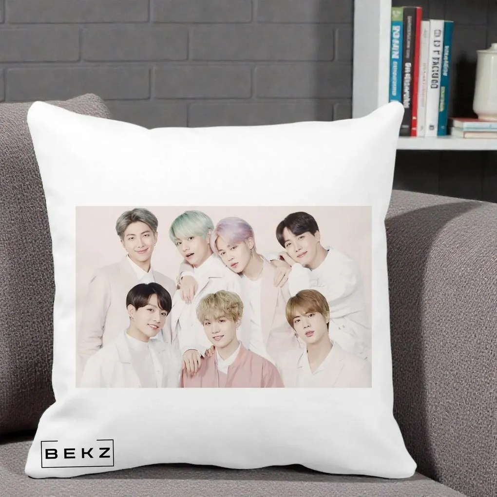 Perna Personalizata K-pop BTS Foto Grup Landscape Pastel, 40x40 cm, Alba Mata, Husa Detasabila, Perna Inclusa, BEKZ®