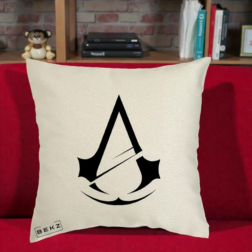 Perna Personalizata Assassin's Creed Minimalist, 40x40 cm, Ecru, Husa Detasabila, Perna Inclusa, BEKZ®