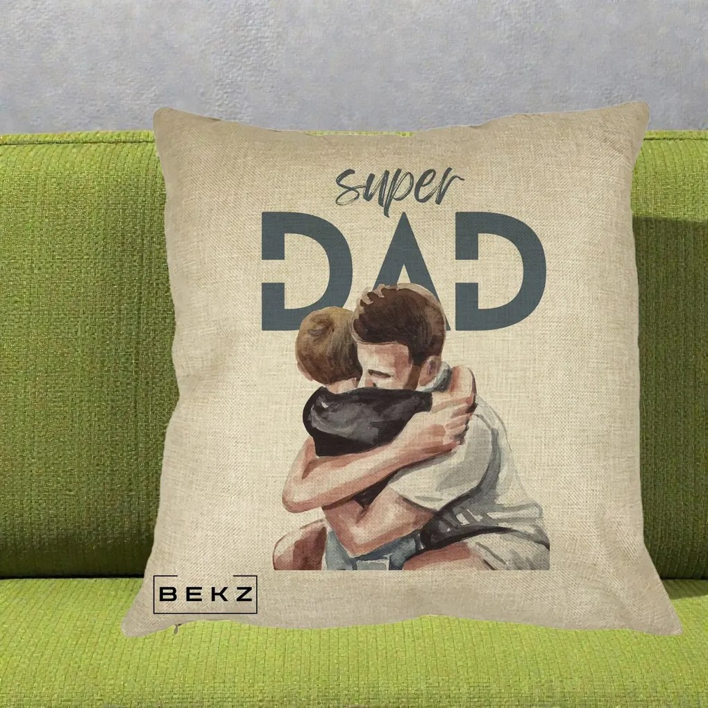 Cadou pentru Tata - Perna Personalizata Super Dad Tata si Fiu Imbratisare, 40x40 cm, Crem, Husa Detasabila, Perna Inclusa, BEKZ®