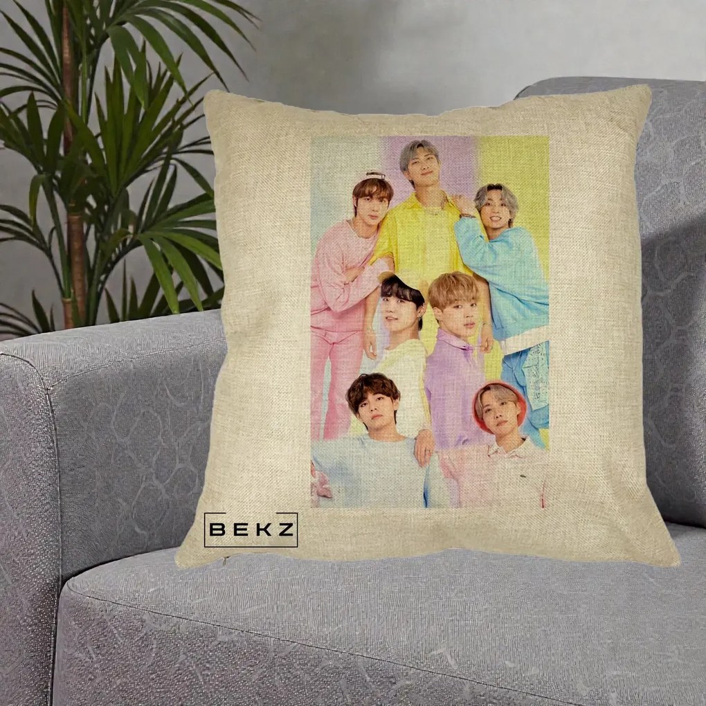 Perna Personalizata K-pop BTS Foto Grup Pastel Colorat cu 7 Membrii, 40x40 cm, Crem, Husa Detasabila, Perna Inclusa, BEKZ®