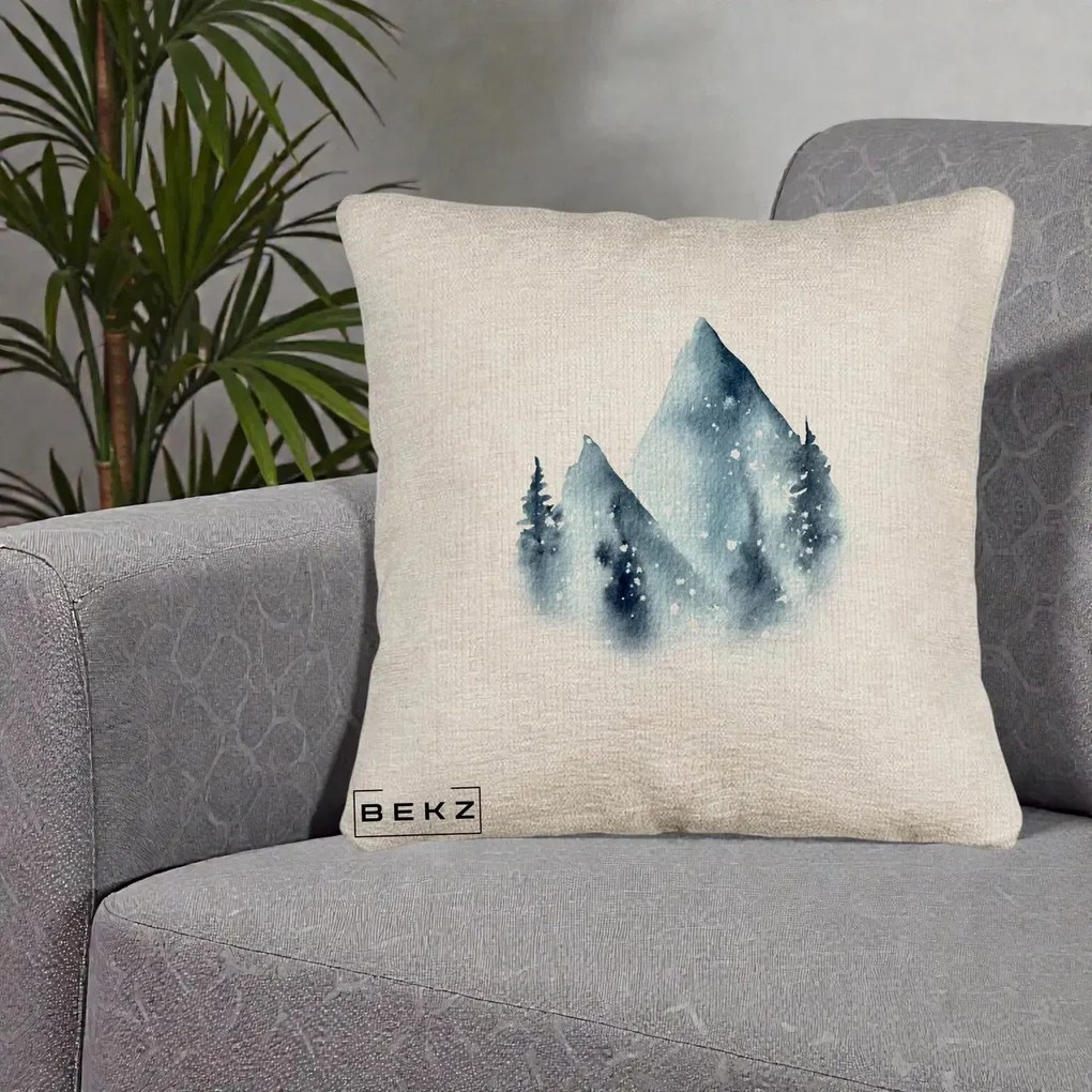 Perna Decorativa Munti Inzapeziti Acuarela Indigo, 40x40 cm, Bej Canapea, Husa Detasabila, Perna Inclusa, BEKZ®