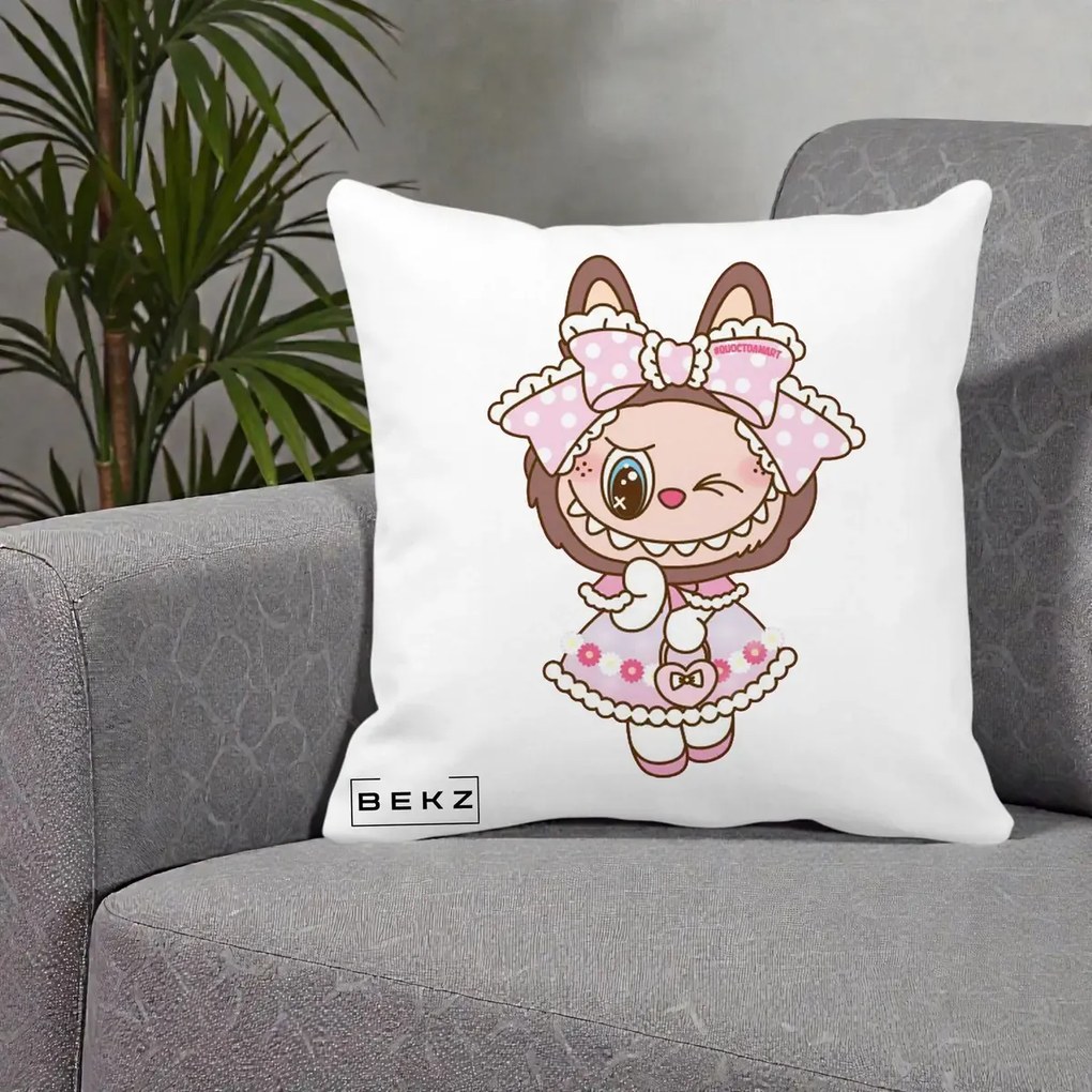 Perna Personalizata Labubu Lolita Roz cu Dantela, 40x40 cm, Alba Mata, Husa Detasabila, Perna Inclusa, BEKZ®