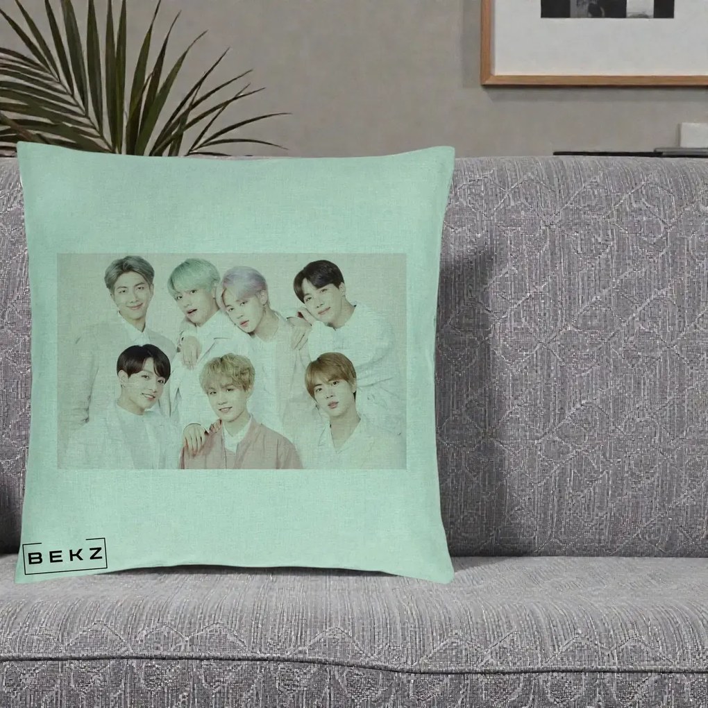 Perna Personalizata K-pop BTS Foto Grup Landscape Pastel, 40x40 cm, Verde Menta, Husa Detasabila, Perna Inclusa, BEKZ®