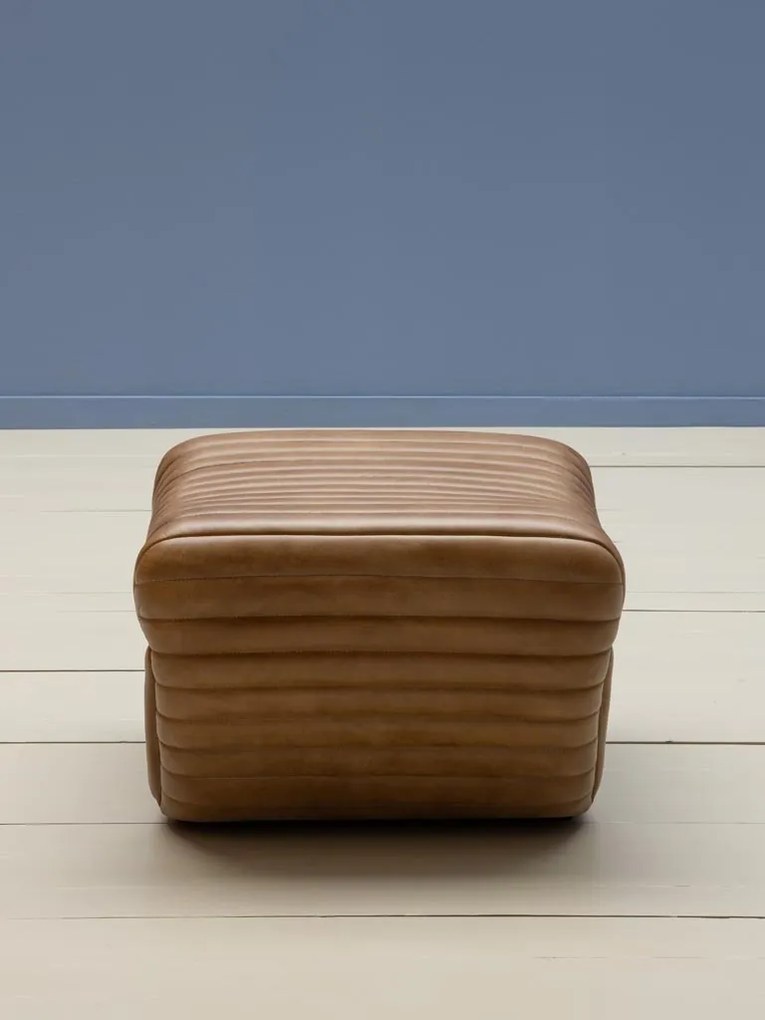 Taburet din piele maro antichizat, formă rotunjită, cu model în relief, 34×46×46 cm, „Aston"