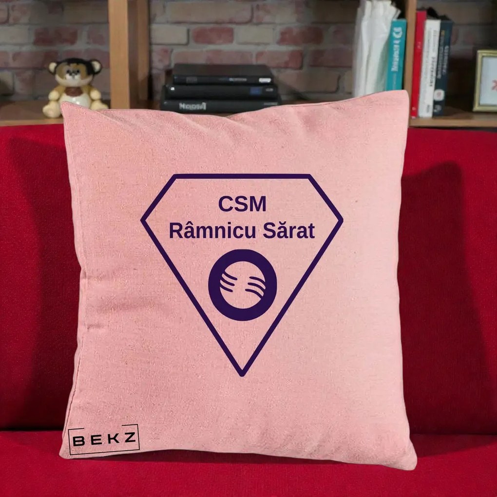 Perna Personalizata CSM Ramnicu Sarat Fotbal, 40x40 cm, Roz, Husa Detasabila, Perna Inclusa, BEKZ®